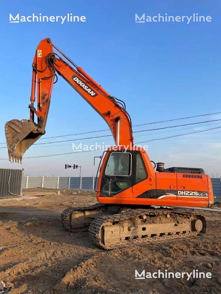 pelle sur chenilles Doosan DH225