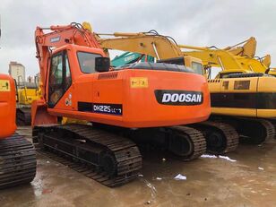 حفارة مجنزرة Doosan DH225