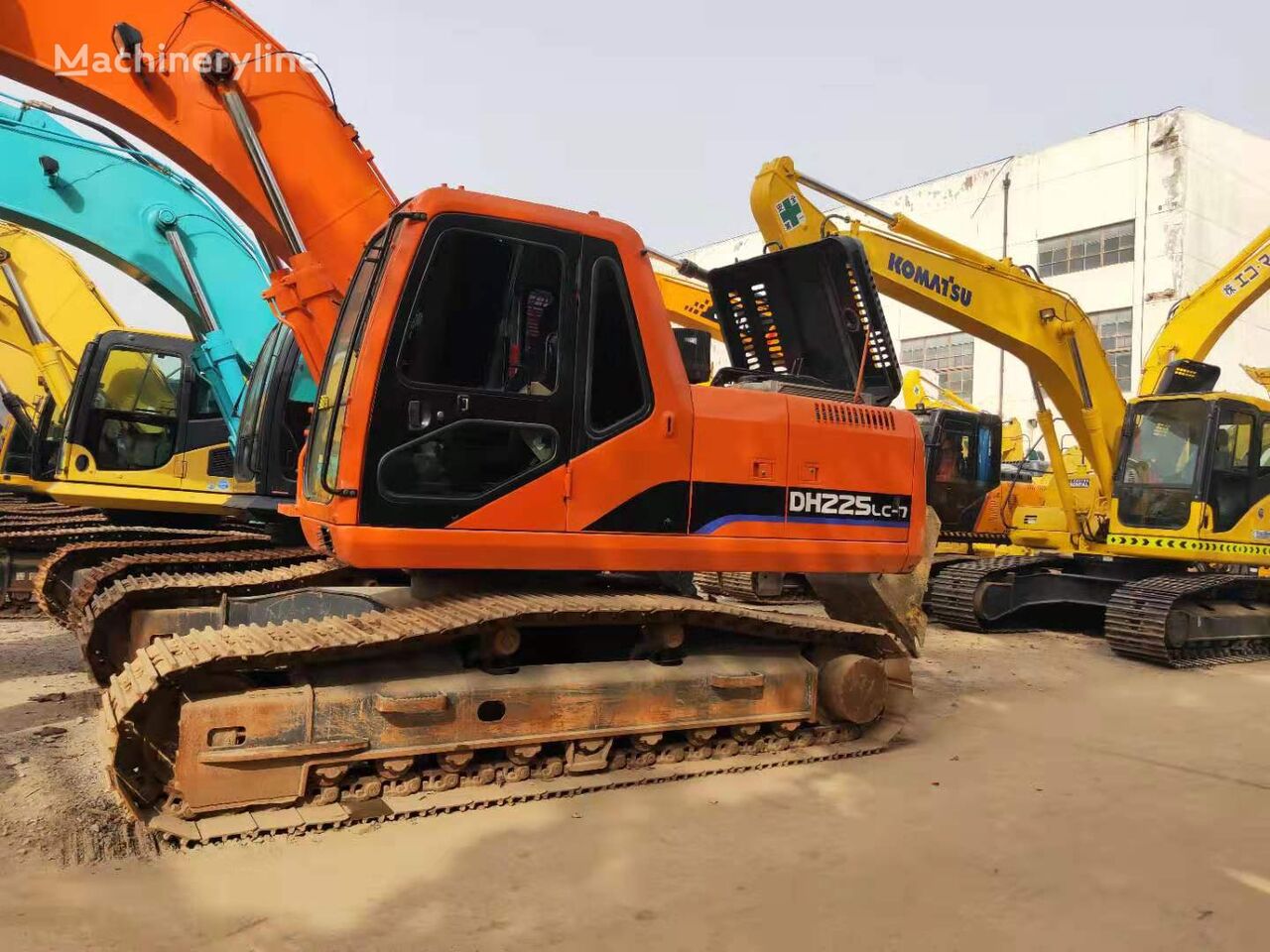 Doosan DH225-7 tracked excavator
