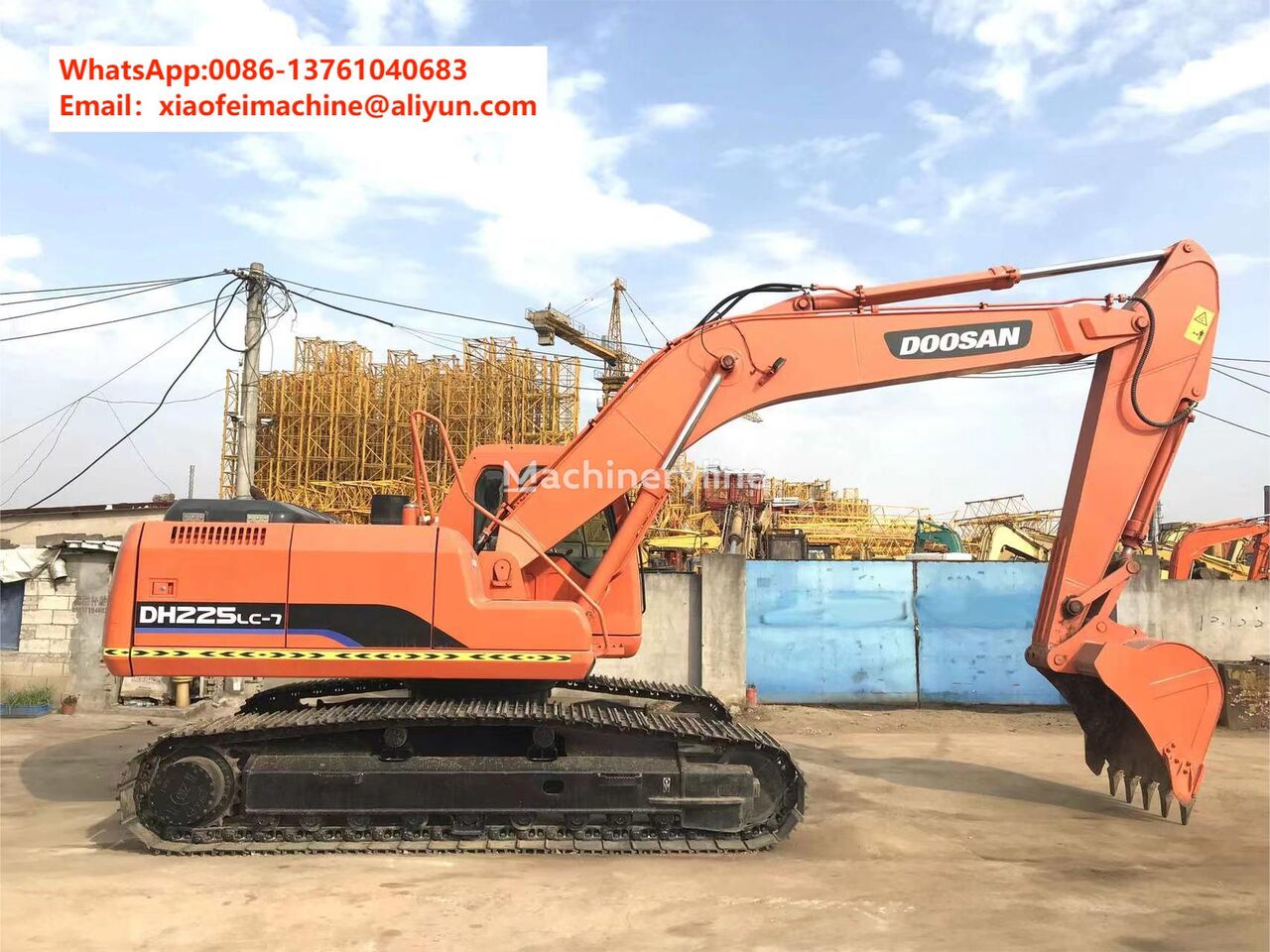 excavator dengan track Doosan DH225LC