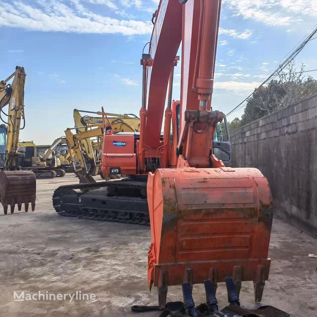 Doosan DH225LC-7 tracked excavator - Machineryline