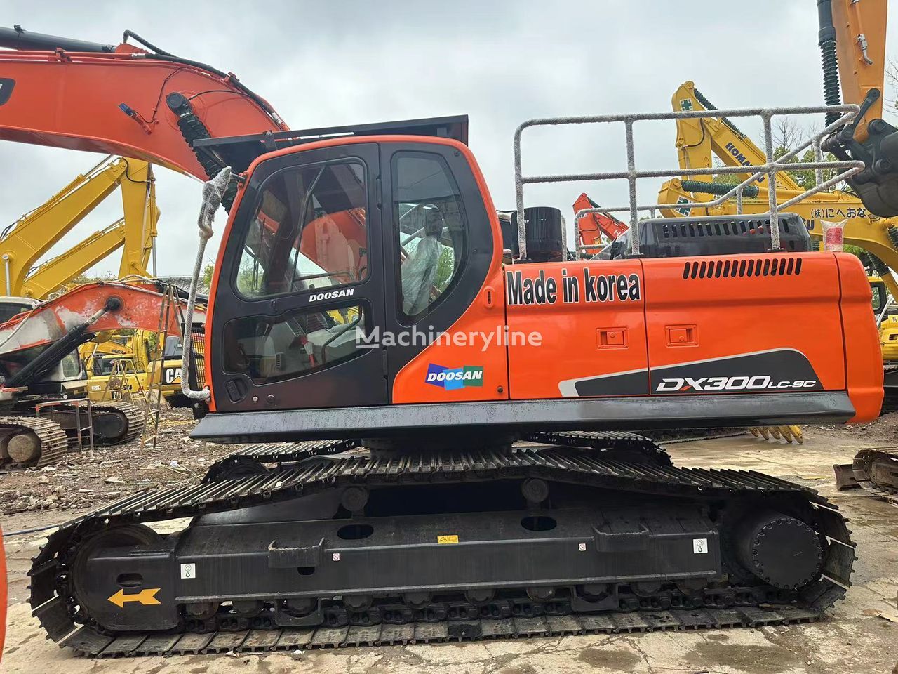 Doosan DH300 tracked excavator