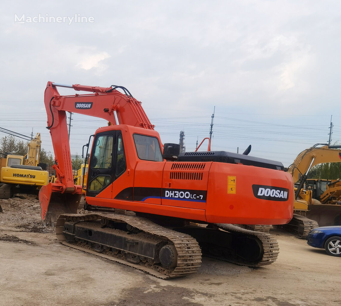 Doosan DH300 tracked excavator