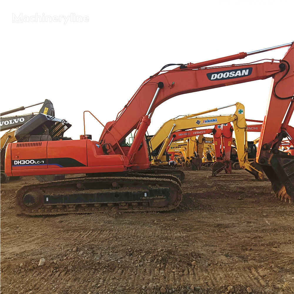 máy đào bánh xích Doosan DH300LC-7