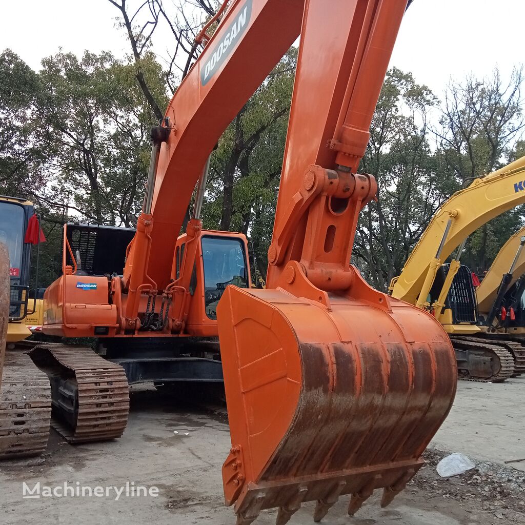 Doosan DH420 tracked excavator