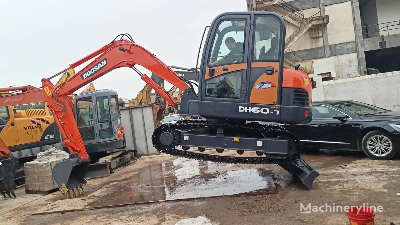 pelle sur chenilles Doosan DH60