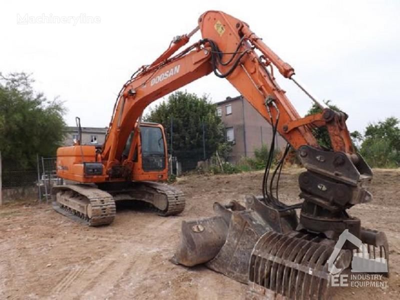 حفارة مجنزرة Doosan DX 180 LC