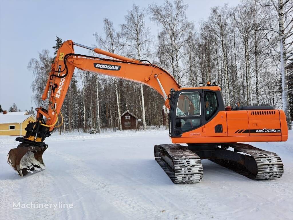 escavadora de rastos Doosan DX 225 LC