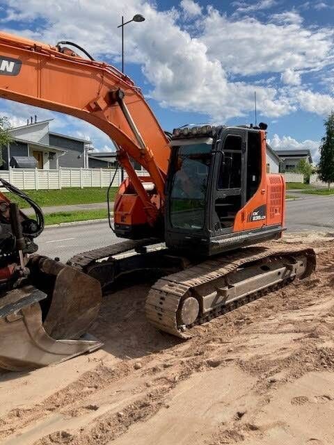 roomikekskavaator Doosan DX 235 LCR