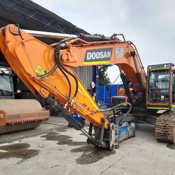 Doosan DX 300LCA tracked excavator