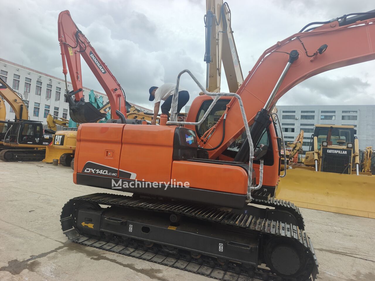 حفارة مجنزرة Doosan DX140 - Machineryline