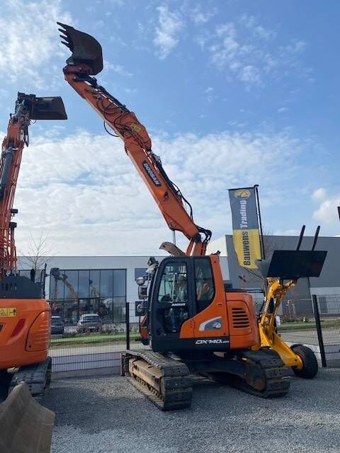 Гусеничный экскаватор Doosan DX140 LCR-5 - Machineryline