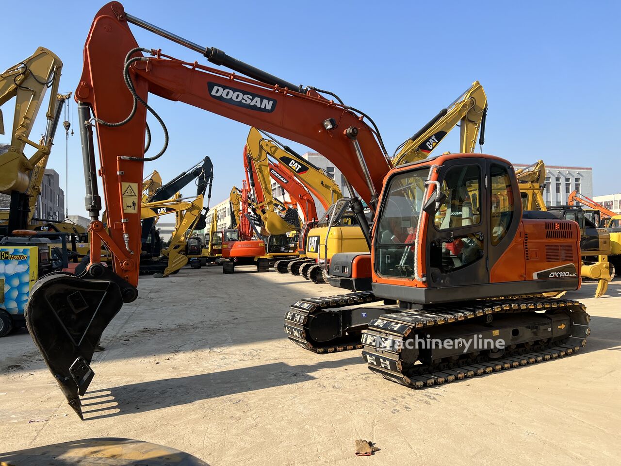 Pelle sur chenilles Doosan DX140LC - Machineryline