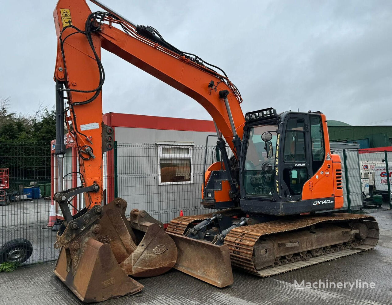 excavator dengan track Doosan DX140LCR-5