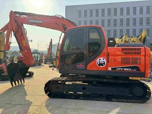 حفارة مجنزرة Doosan DX150