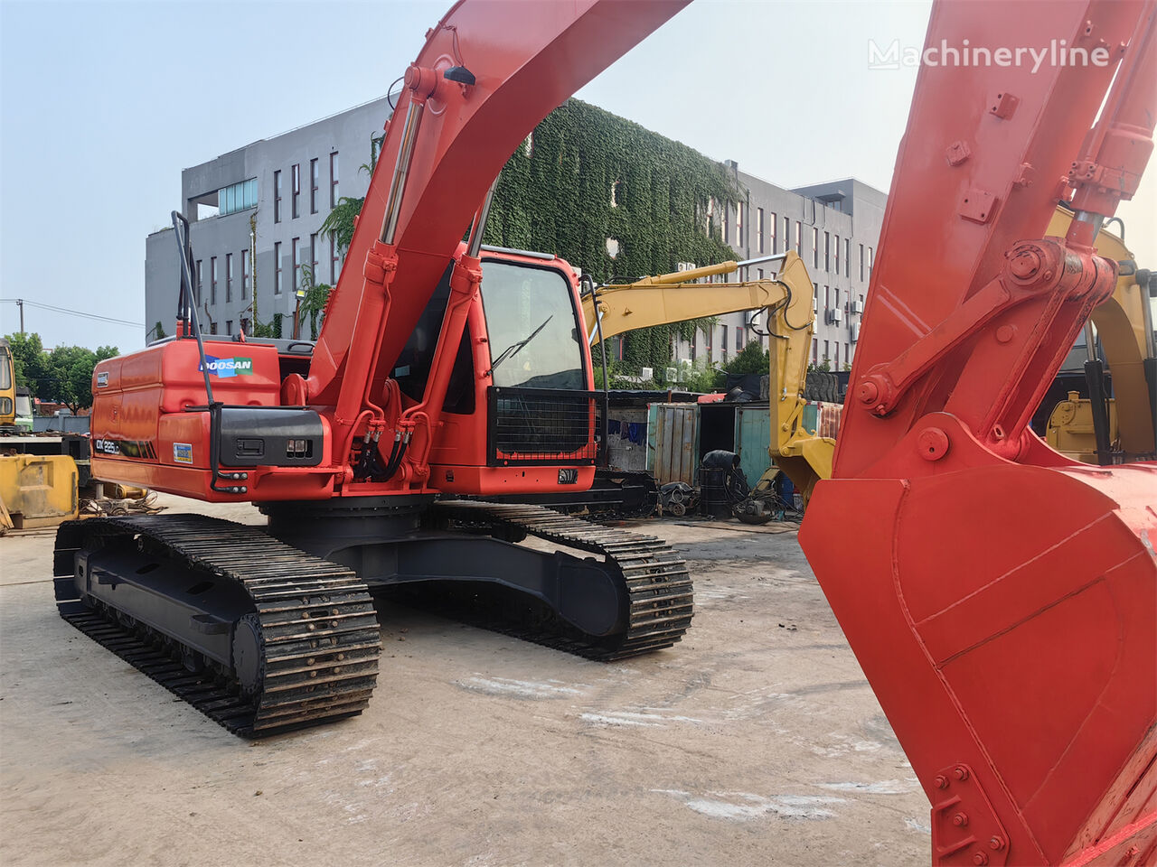 гусеничный экскаватор Doosan DX225