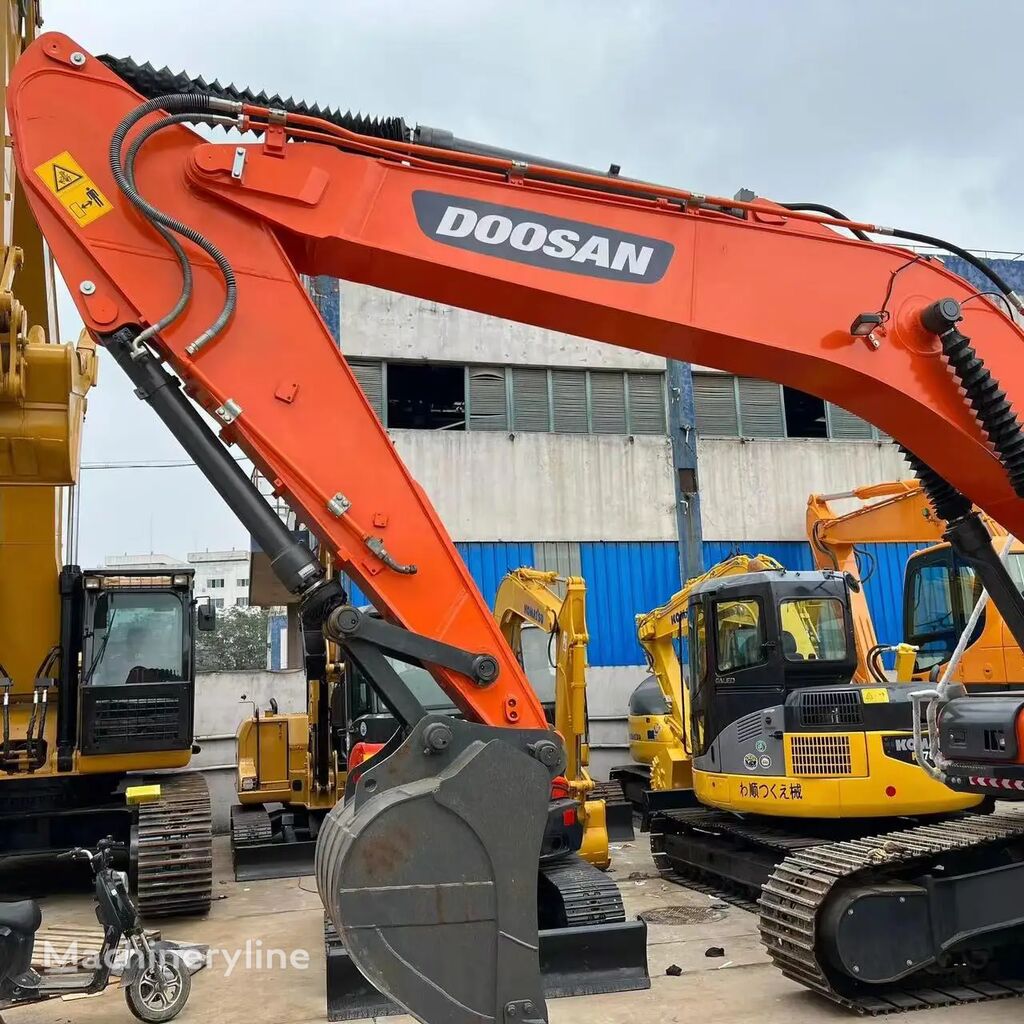 escavadora de rastos Doosan DX225