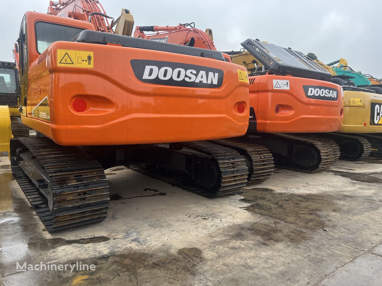 Doosan DX225 bager gusjeničar