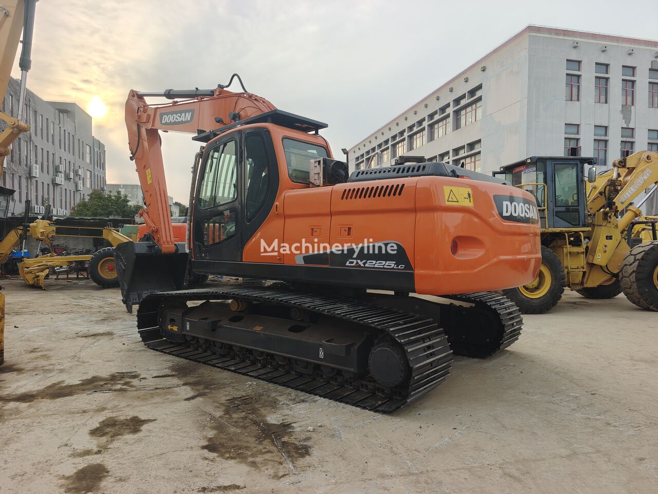 Doosan DX225 excavadora de cadenas