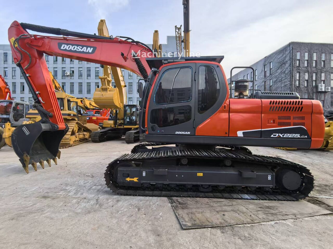 Doosan DX225 bager gusjeničar - Machineryline