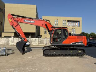 pelle sur chenilles Doosan DX225