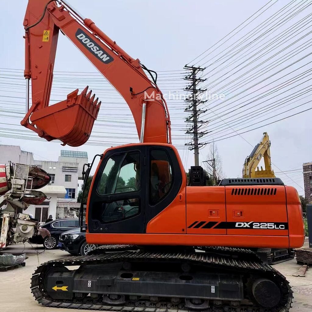 Doosan DX225 excavadora de cadenas - Machineryline