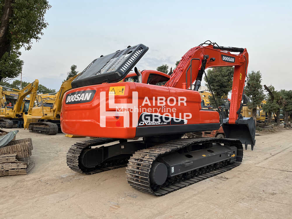 Doosan DX225 DX225LC-9C DX225-9 DH225-7 tracked excavator