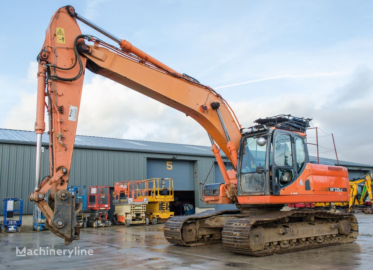 Doosan DX225LC lánctalpas kotrógép