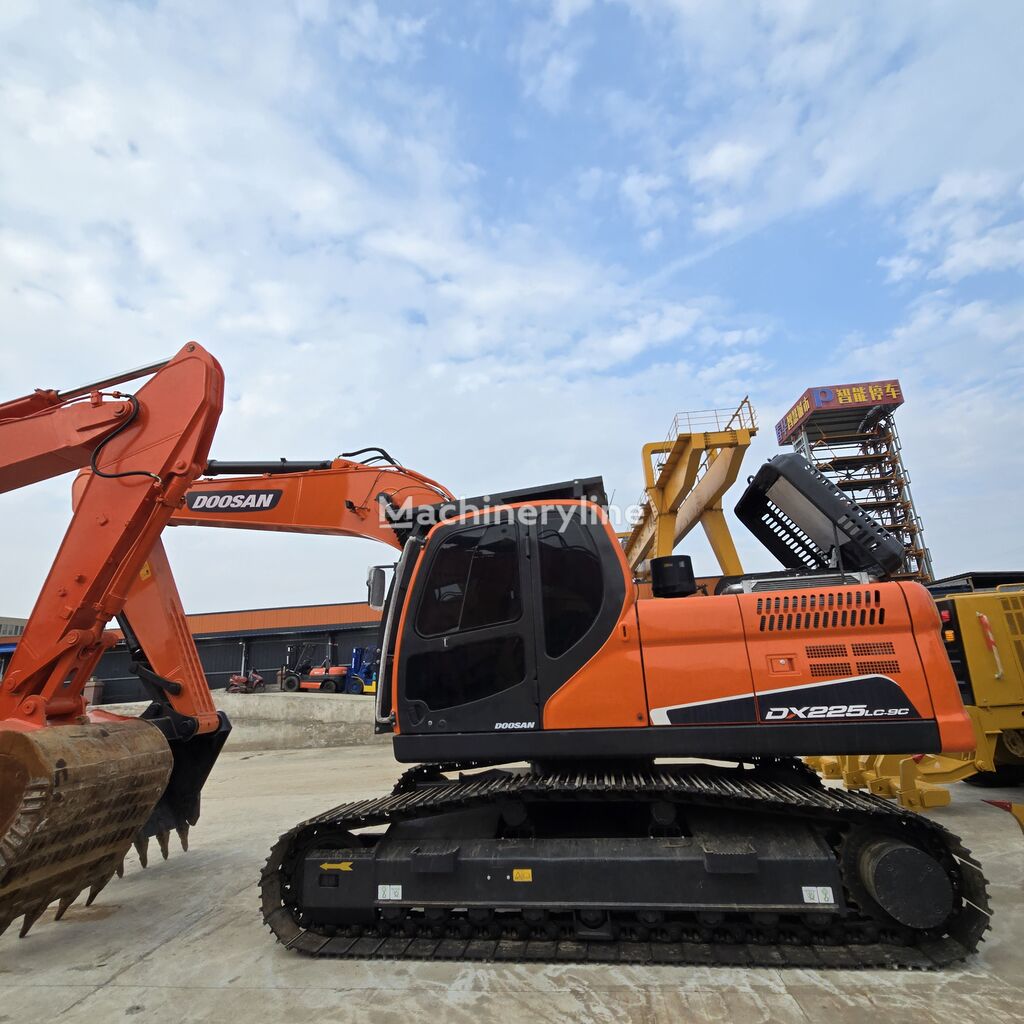 excavator pe şenile Doosan DX225LC