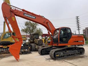 pelle sur chenilles Doosan DX225LC