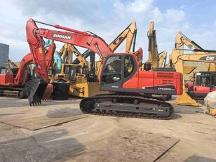 pelle sur chenilles Doosan DX225LC