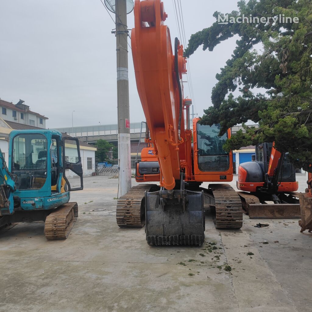 pelle sur chenilles Doosan DX225LC-7