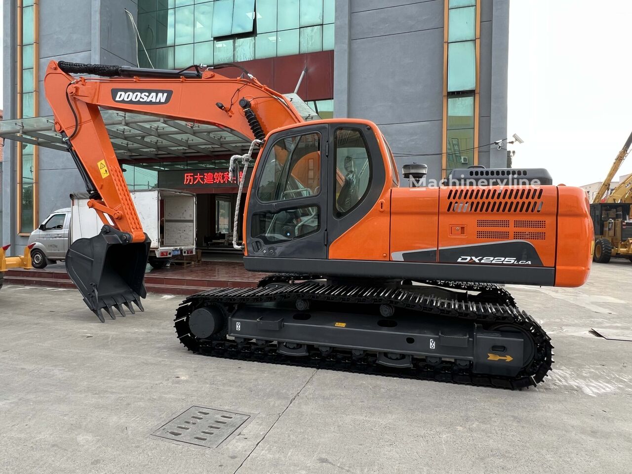 гусеничный экскаватор Doosan DX225LCA