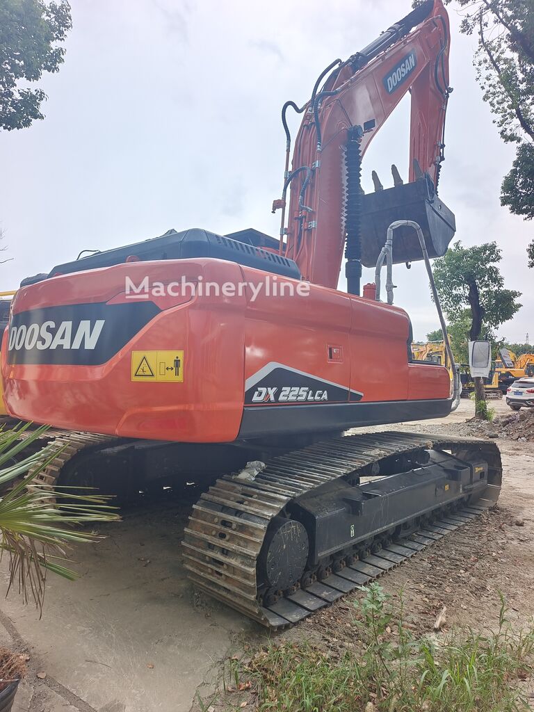 Гусеничный экскаватор Doosan DX225LCA - Machineryline