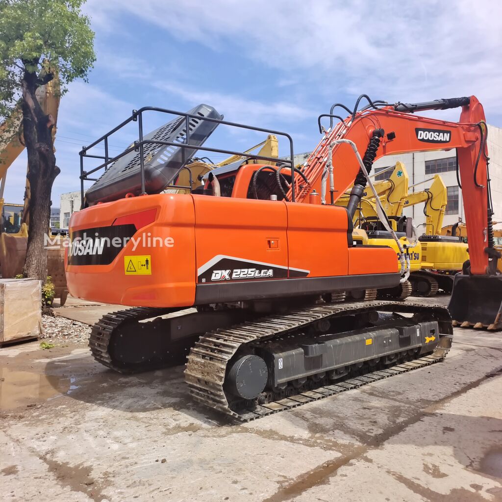 حفارة مجنزرة Doosan DX225LCA - Machineryline