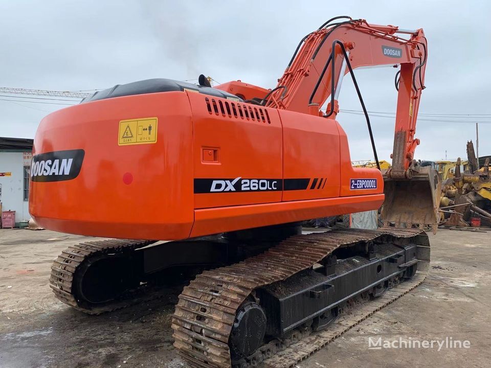 excavator dengan track Doosan DX260LC