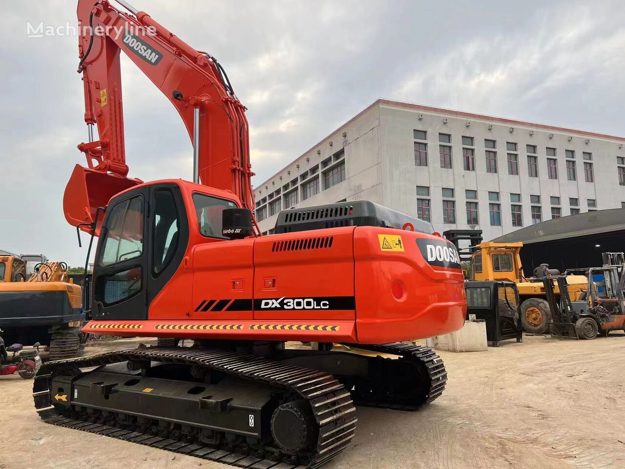 بیل مکانیکی ریلی Doosan DX300