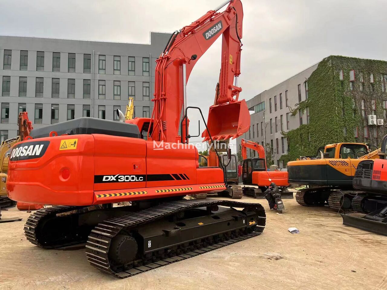 гусеничный экскаватор Doosan DX300