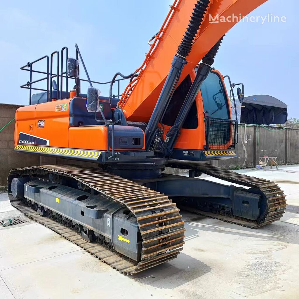 Doosan DX300 excavadora de cadenas