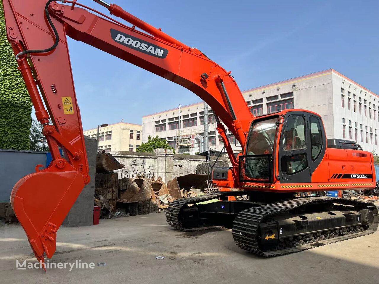 pelle sur chenilles Doosan DX300