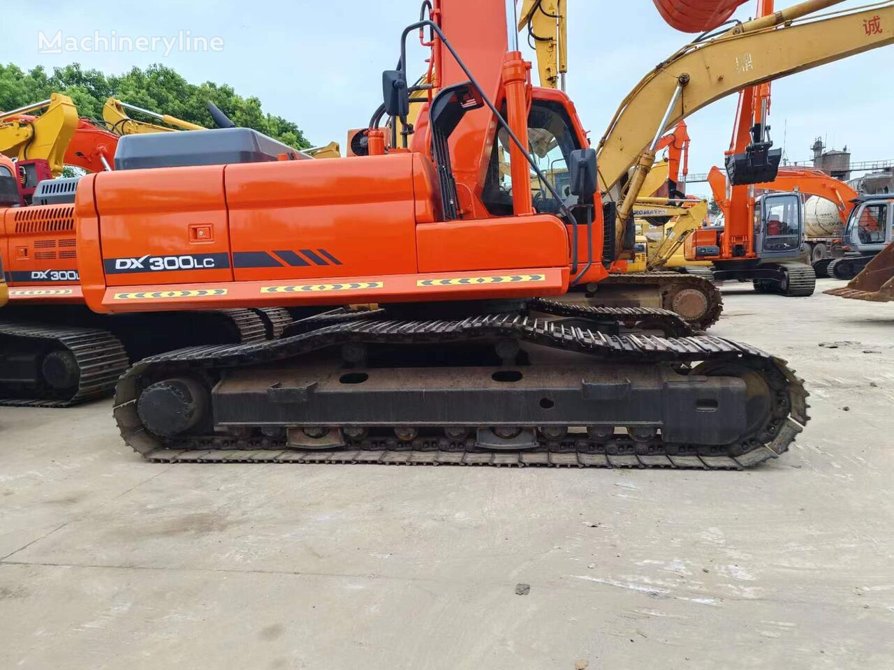 pelle sur chenilles Doosan DX300