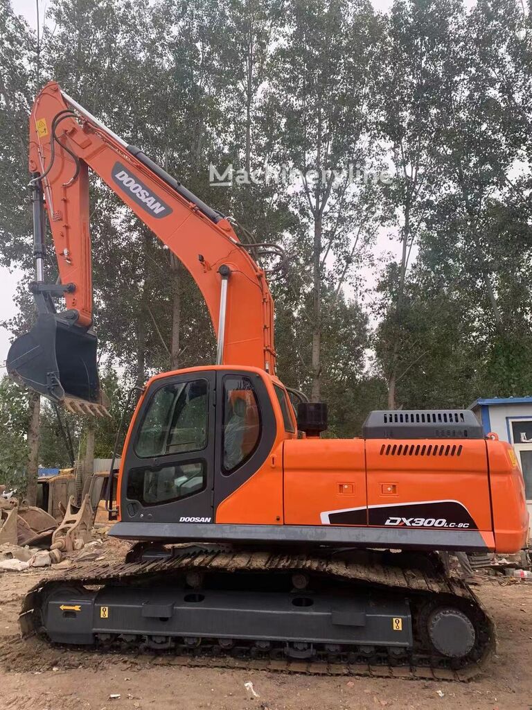 Escavadora de rastos Doosan DX300 - Machineryline