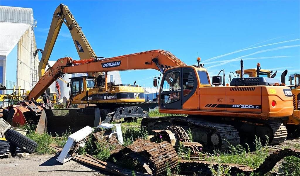 Doosan DX300LC  tracked excavator