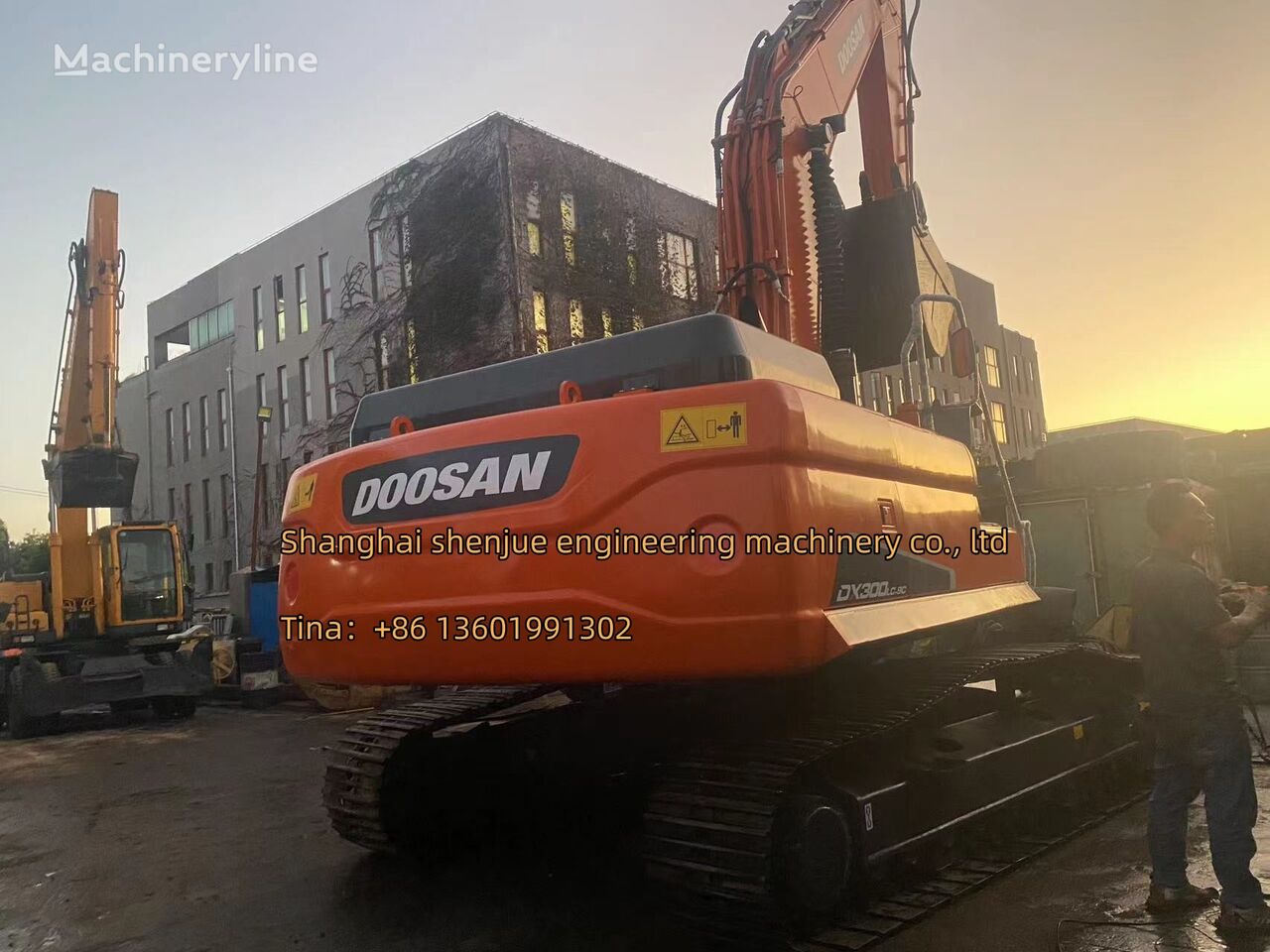 pelle sur chenilles Doosan DX300LC