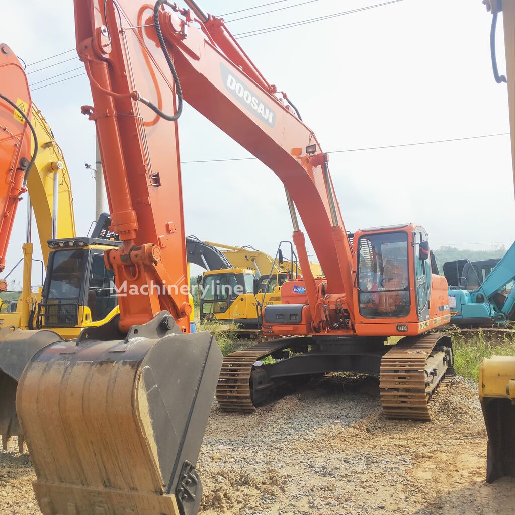 Doosan DX300LC rupsgraafmachine - Machineryline