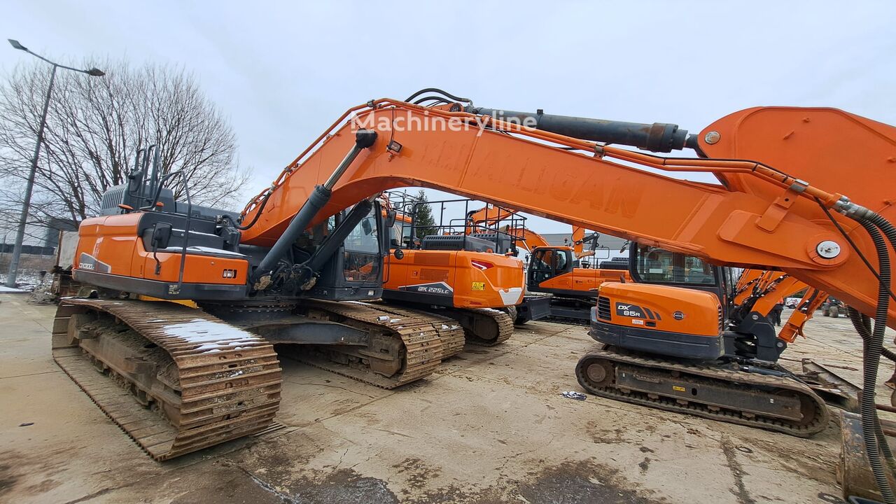 escavadora de rastos Doosan DX300LC-5