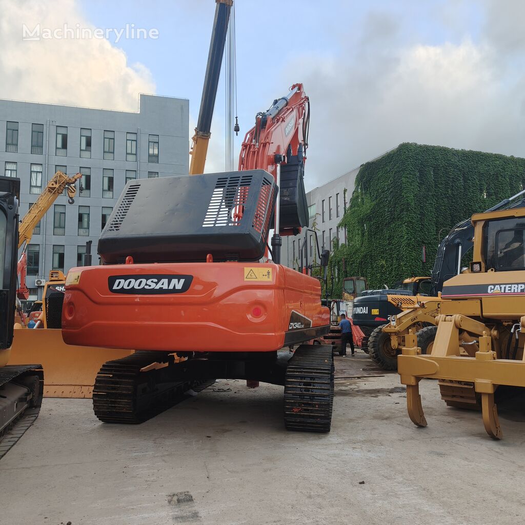 Doosan DX340 kāpurķēžu ekskavators