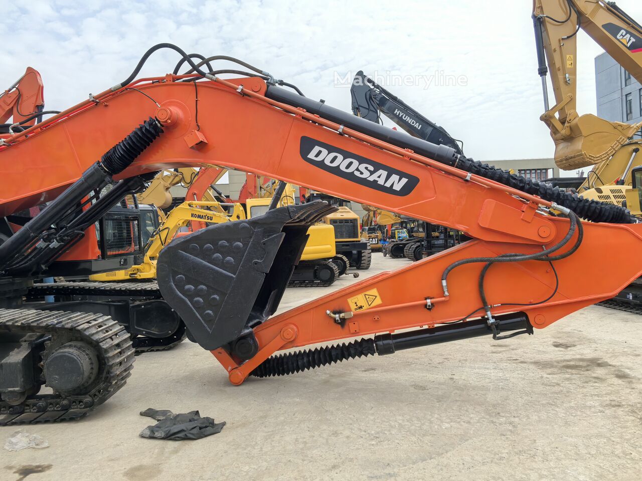Гусеничный экскаватор Doosan DX340LC - Machineryline