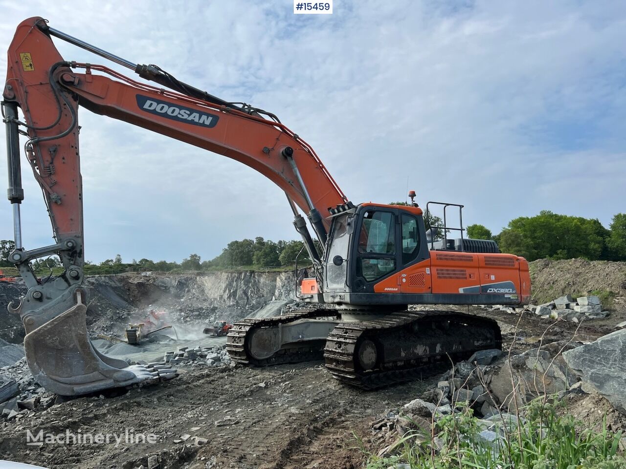 excavator dengan track Doosan DX380 LC-5