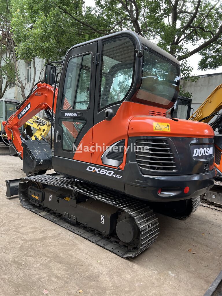 pelle sur chenilles Doosan DX60